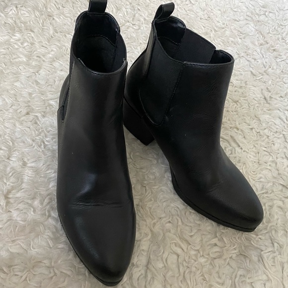 Ankle booties - Picture 3 of 3